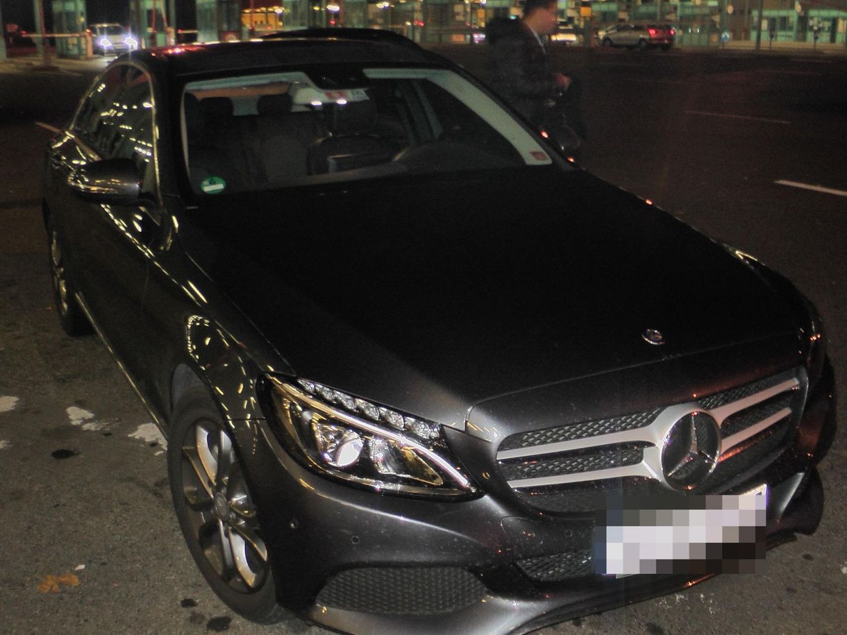 Fotó: 8 milliós, lopott Mercedest fogtak a határon
