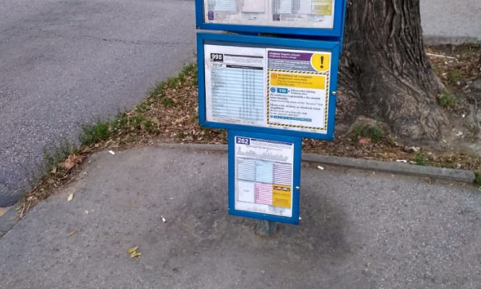 A nap fotója: A budapesti buszmegálló, ahol nagyon meg kell alázkodnunk