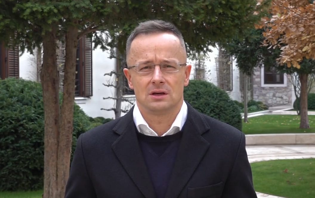 Szijjártó Péter csütörtöki híre az oltott magyaroknak: lehet menni Iránba