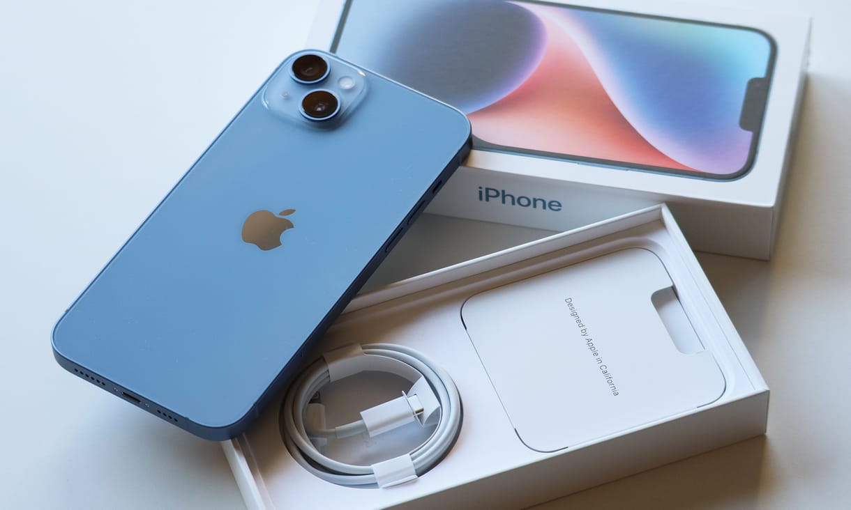 Hát persze, hogy ömlik a pénz az Apple-höz, ha így árazza be az iPhone-okat