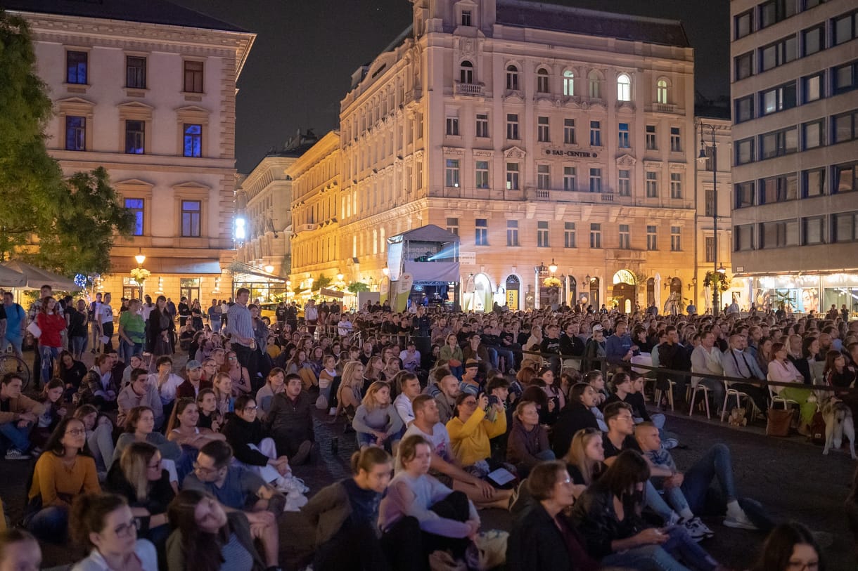 Jézus Krisztus szupersztár és Ed Wood a Bazilika előtt: szabadtéri vetítésekkel jön a Budapesti Klasszikus Film Maraton
