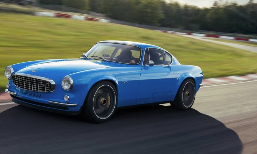 Teljesen magára van hagyatva a sofőr a Volvo retro sportkocsijában