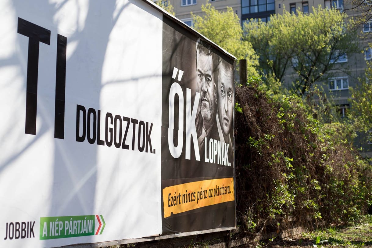 Egy hónap és jönnek a Simicska-ellenes Fidesz-plakátok