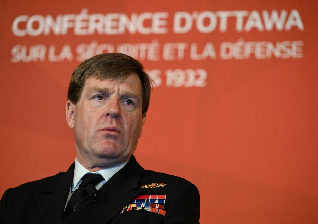 Házasságtörés miatt menesztették a brit királyi haditengerészet vezérkari főnökét