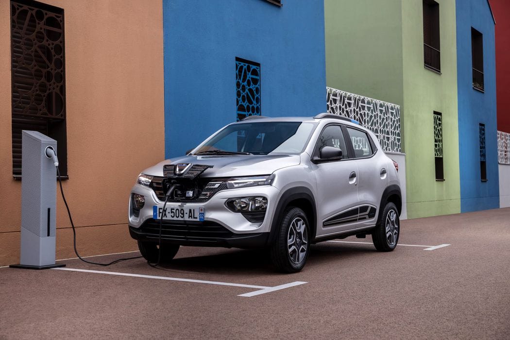 Napi öt euróért kínálja a Dacia elektromos autóját egy francia hipermarket