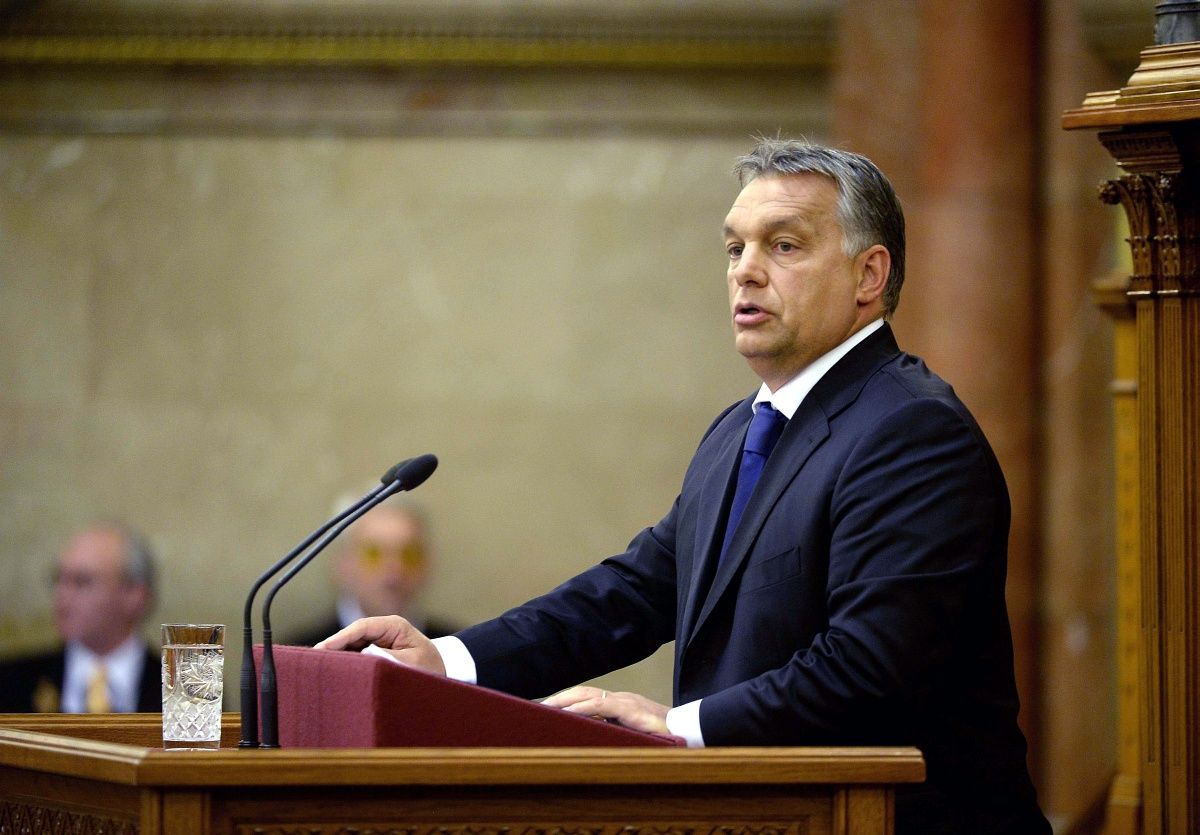 Orbán ma színre lép