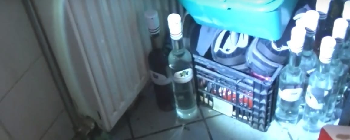 Jelöletlen pálinkát találtak a nébihesek egy zöldség-gyümölcs boltban