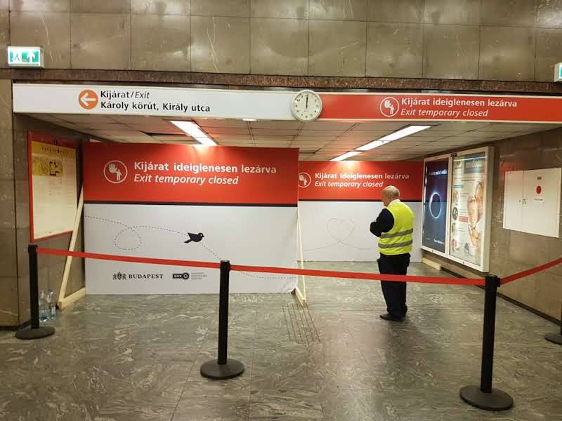 Egy metrókijárattal kevesebb lett a Deák téren, de ennek most örülni lehet