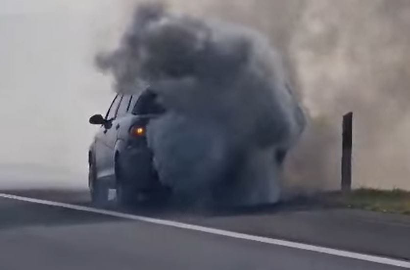 A dízelmotorok „öngyilkos hajlama” érhetett utol egy autót az M3-ason – videó