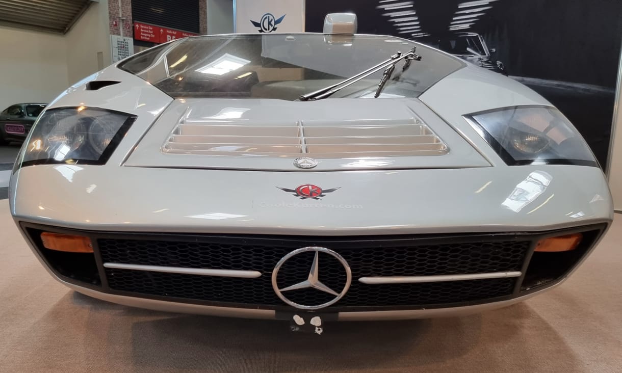 Szinte nem is létező régi Mercedes szupersportkocsiban ültünk