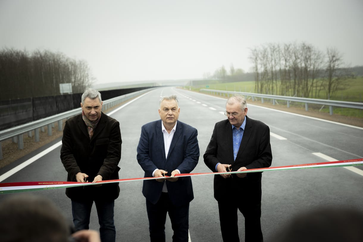 Orbán a 44-es gyorsforgalmi átadóján értekezett arról, hogy Ukrajna EU-tagsága lesz a magyar politika legfontosabb kérdése