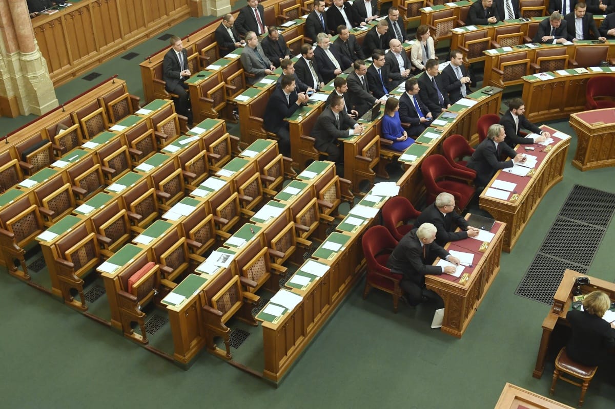 Megsértődött a Fidesz, hogy az MSZP nem ment el az '56-os ünnepi ülésre
