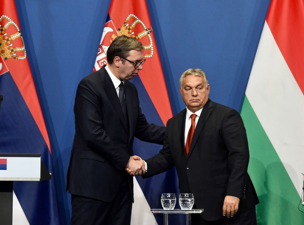 „Vucsics szerb elnök éppúgy Putyin trójai falova lenne az EU-ban, mint Orbán Viktor “