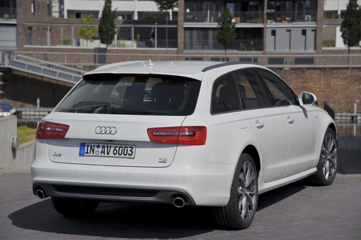 Audi A6 Avant teszt: belerúgni egy A6-osba