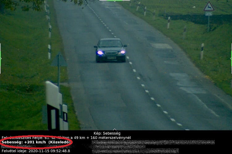 Elég volt pár óra ellenőrzés, hogy jöjjön egy 200 km/h felett hajtó autós