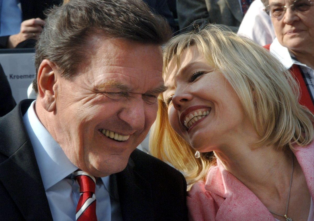 18 év után elválik feleségétől Gerhard Schröder