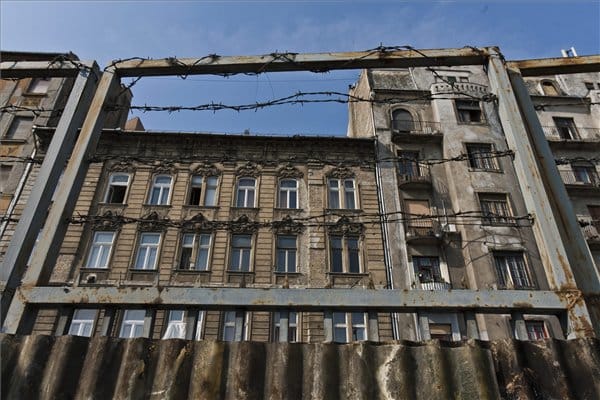 Így bontják a Teleki téri piacot - de mi lesz a helyén?