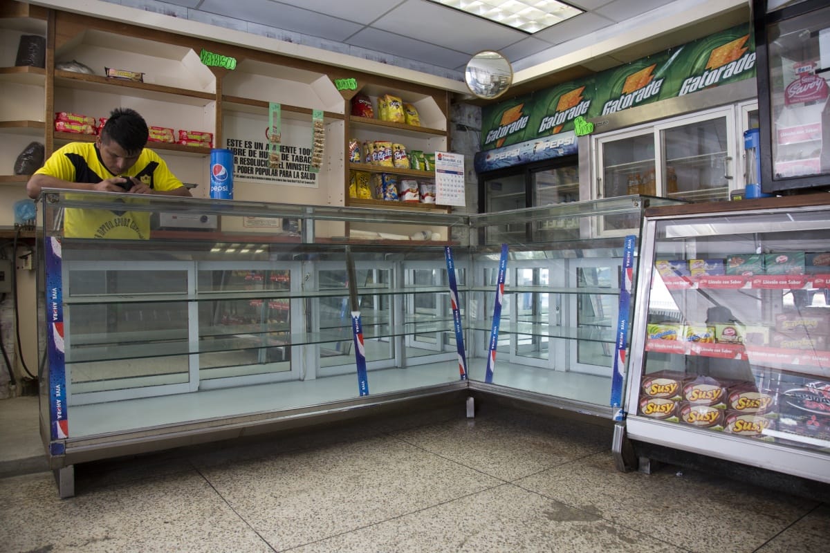 Élelmiszerért állnak sorban  a venezuelaiak, katonák őrzik őket