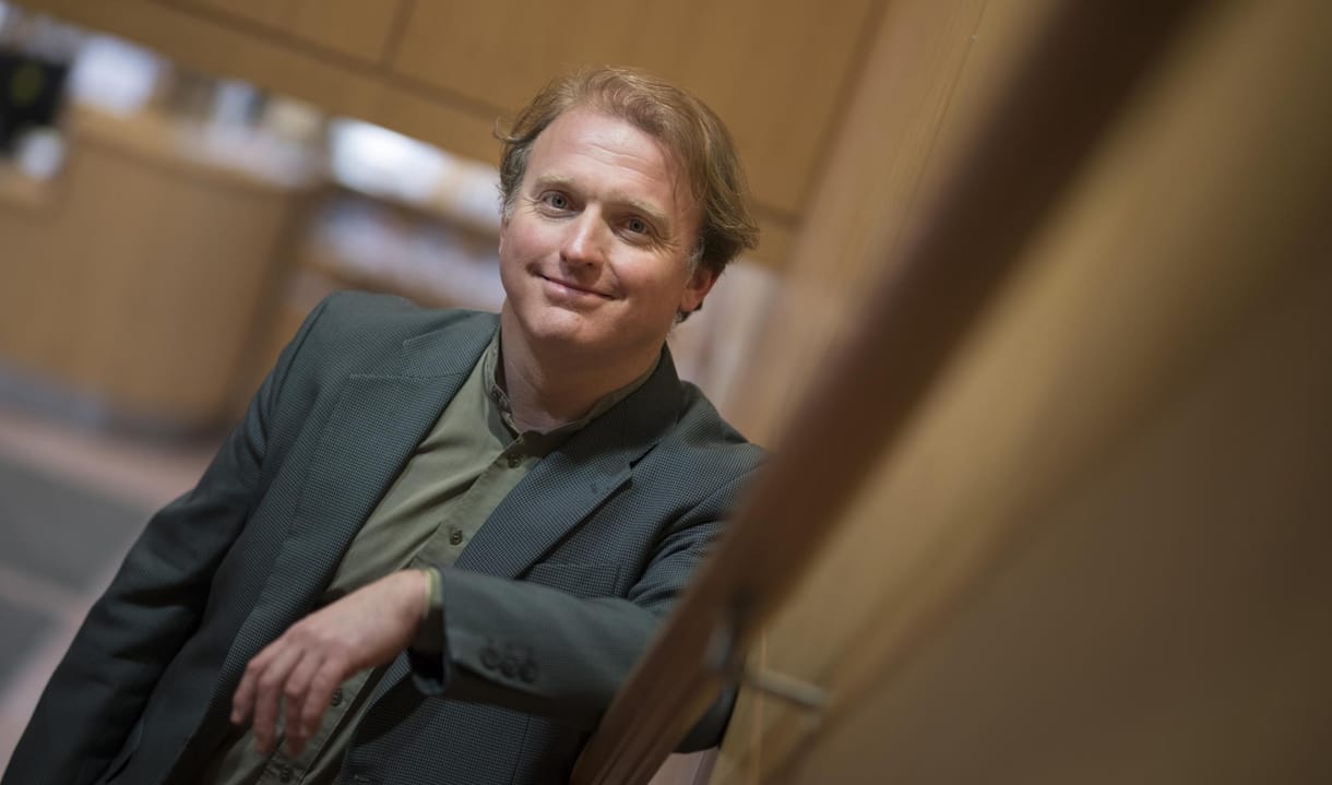 Lackfi János: A megoszthatatlan társadalom itt van közöttünk, csak észre kell venni