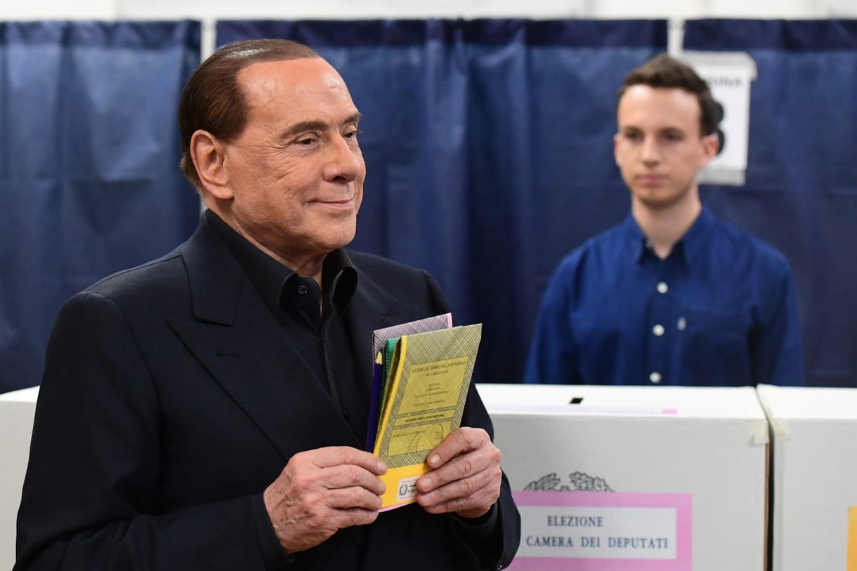 Nincs itt semmi látnivaló: Berlusconi nem zárná ki a Fideszt a Néppártból