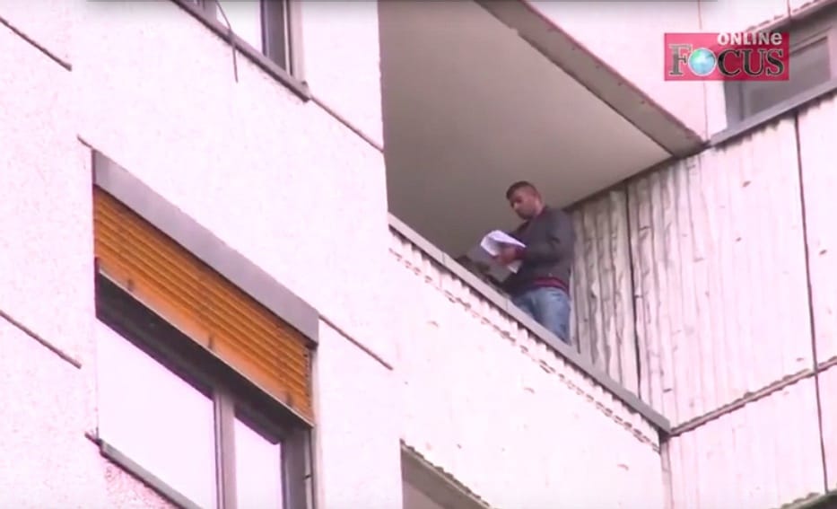 Le akart ugrani két menekült egy berlini magasházról