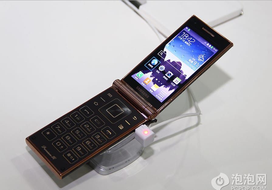 Világújdonság: itt a Samsung Snapdragon 800 processzoros fliptelefonja