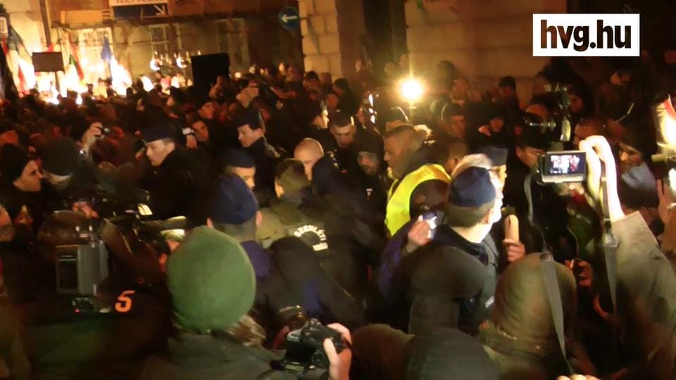 Menekülő Schmitt Pál, értetlen Orbán, oszkózó Budai Gyula - az év legjobb videói