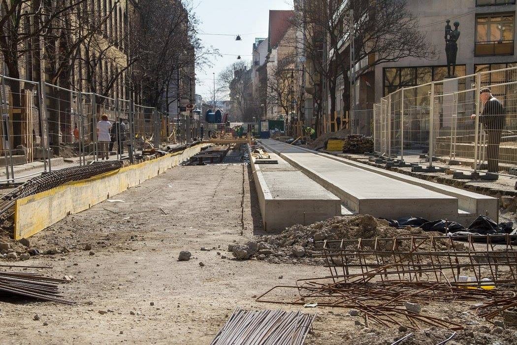 Statikai számítások miatt várakozik a fonódó villamos építése
