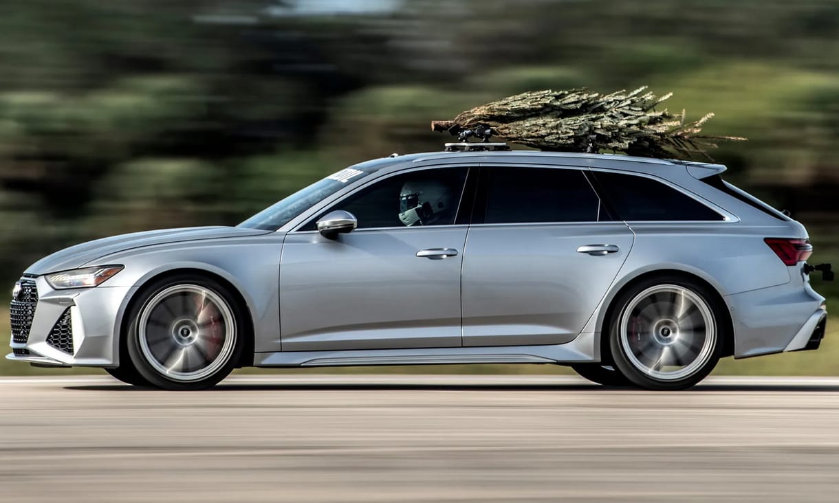 295 km/h-val szállított karácsonyfát egy 800 lóerős Audi RS6 kombi – videó