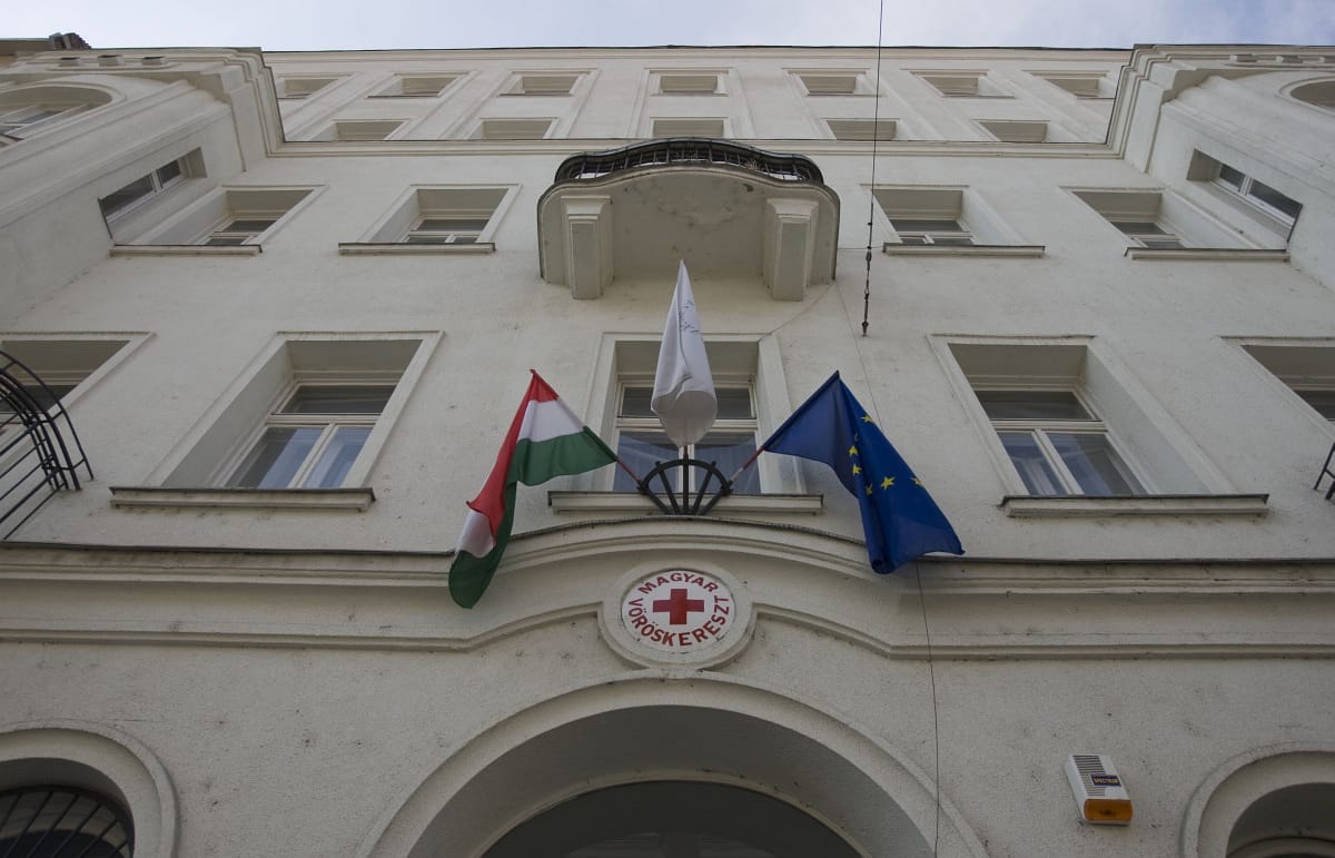 Orbánék megkívánták a Vöröskereszt pénzét