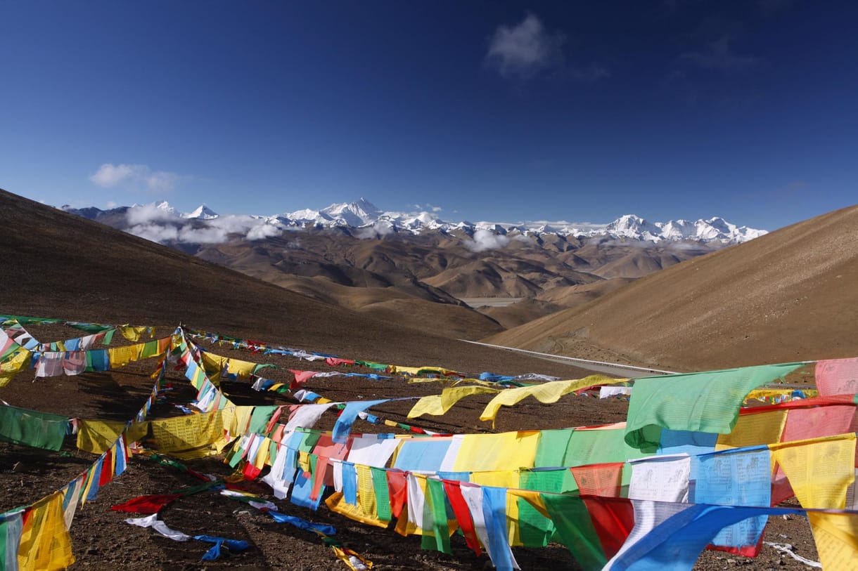 Fotók: imazászlók a Mount Everest lábánál
