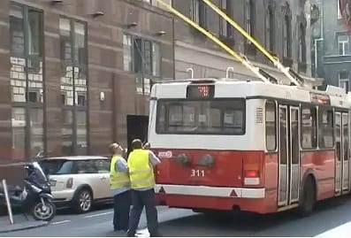 Megszüntetik a Kossuth tér mögötti trolidzsumbujt