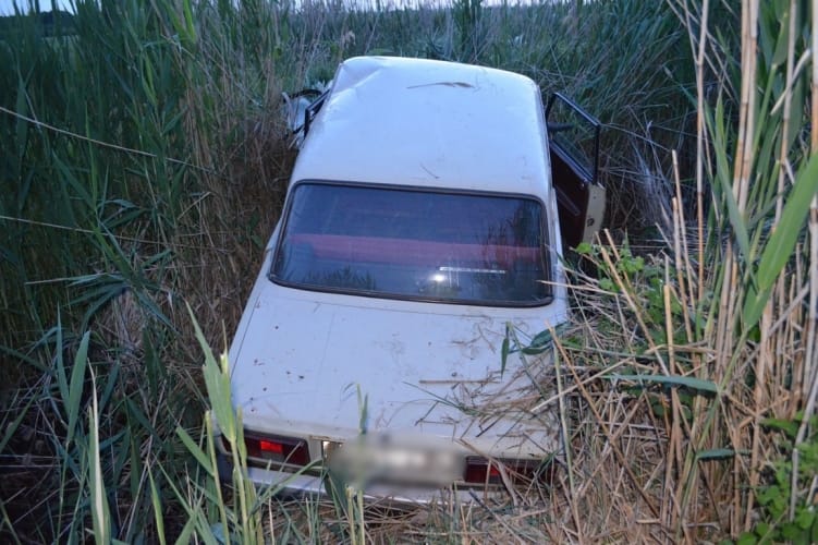 Nem adta ki a földúton a Lada, súlyos baleset lett a vége