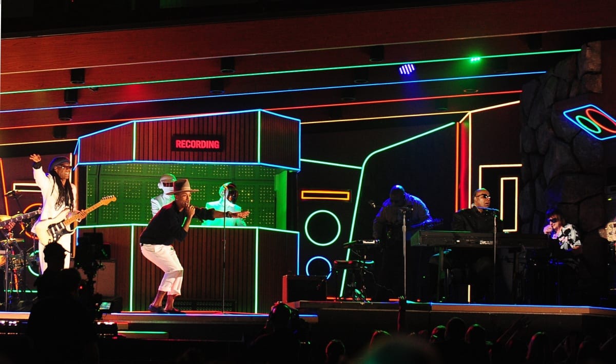 Stevie Wonder, Elton John és Pharrell együtt, egy dalban? - a BBC megcsinálta