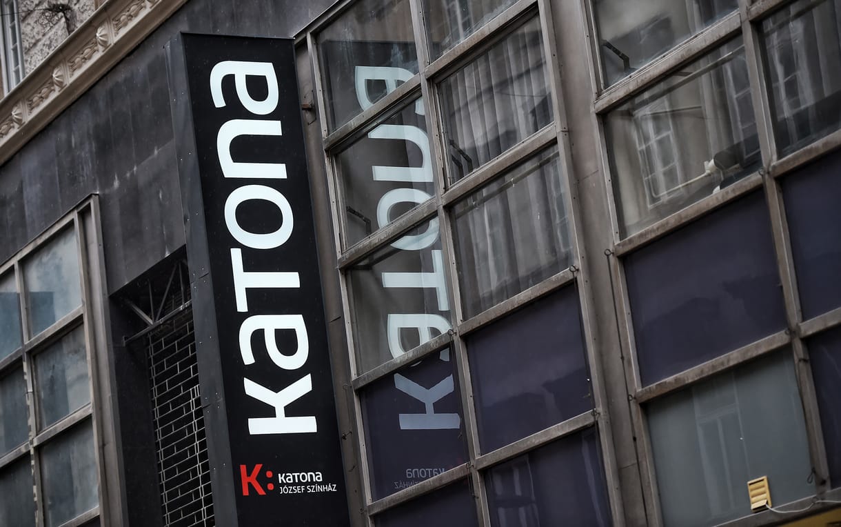 „Súlyos, a társadalomra veszélyes hazugság” – A Katona József Színház is kiáll a homofóbtörvény ellen