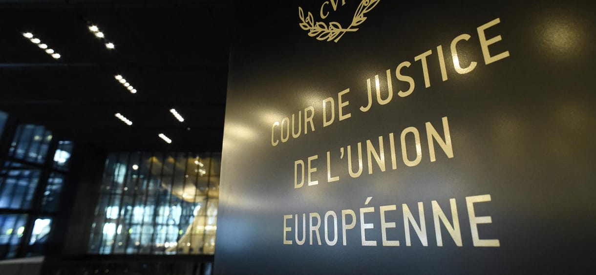 EUobserver-vélemény: Mérföldkő lehet az EU bíróságán ma induló per a Fidesz 