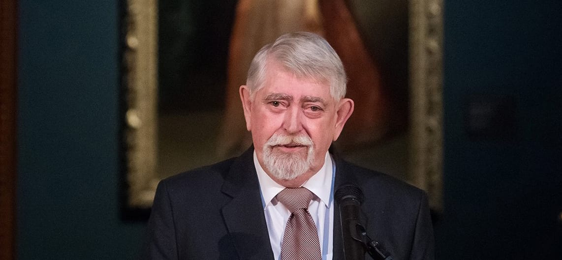 Kásler Miklós nevével hirdetnek parazitaölőt csalók az interneten