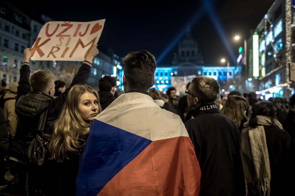 Több ezren tüntettek a cseh miniszterelnök lemondásáért Prágában