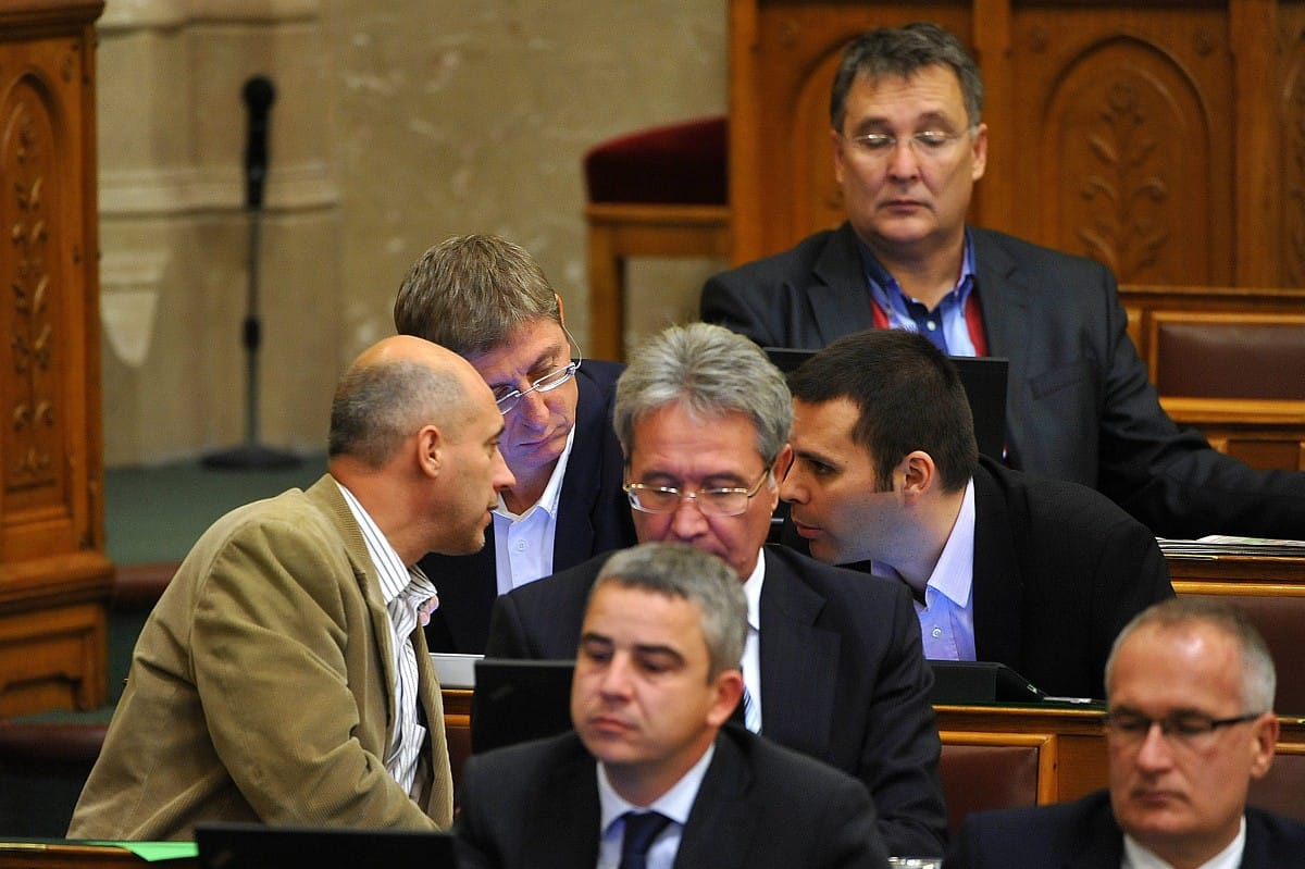 Gyurcsányék a Parlament folyosóján is hajlandóak beszélni
