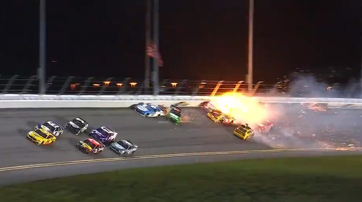 Tüzes tömegkarambollal ért véget a Daytona 500 (videóval)