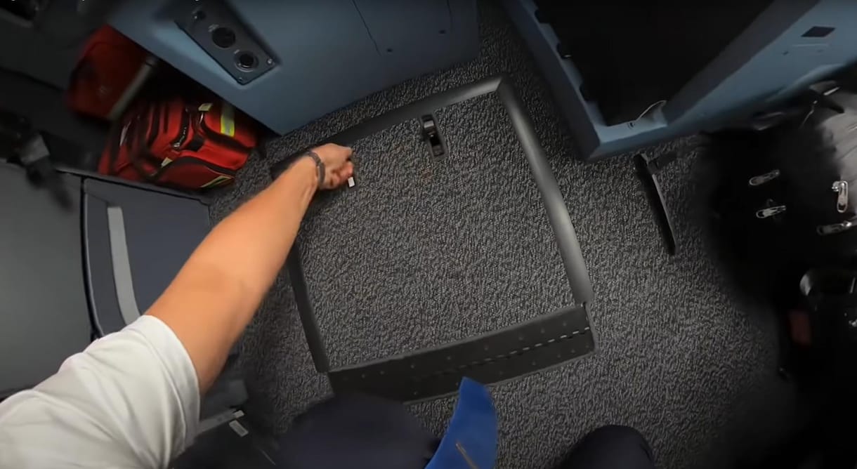 Van egy titkos fülke az Airbus A350-es pilótafülkéje alatt, megmutatta a pilóta – videó