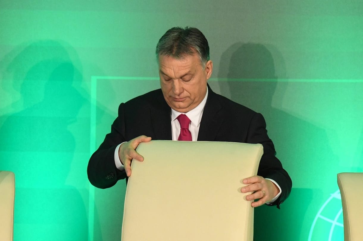 És akkor Londonban fényreklám hirdette az Orbán-haveroknál landolt 8 milliárd dollárt