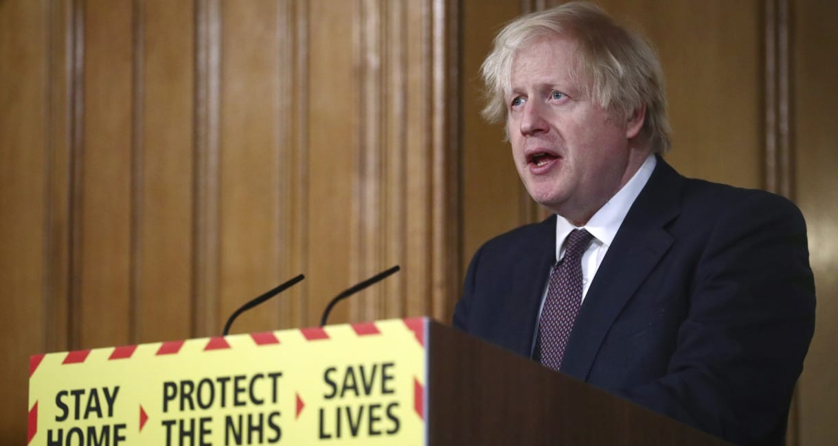Boris Johnson: Nem az oltások, hanem lezárás miatt csökkent a súlyos megbetegedések és a halálesetek száma