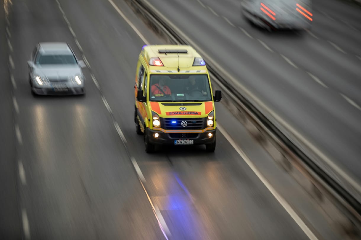 Autós, gyalogos, rolleres – mindenki kell ahhoz, hogy a mentő, a rendőr, vagy a tűzoltó időben célba érjen