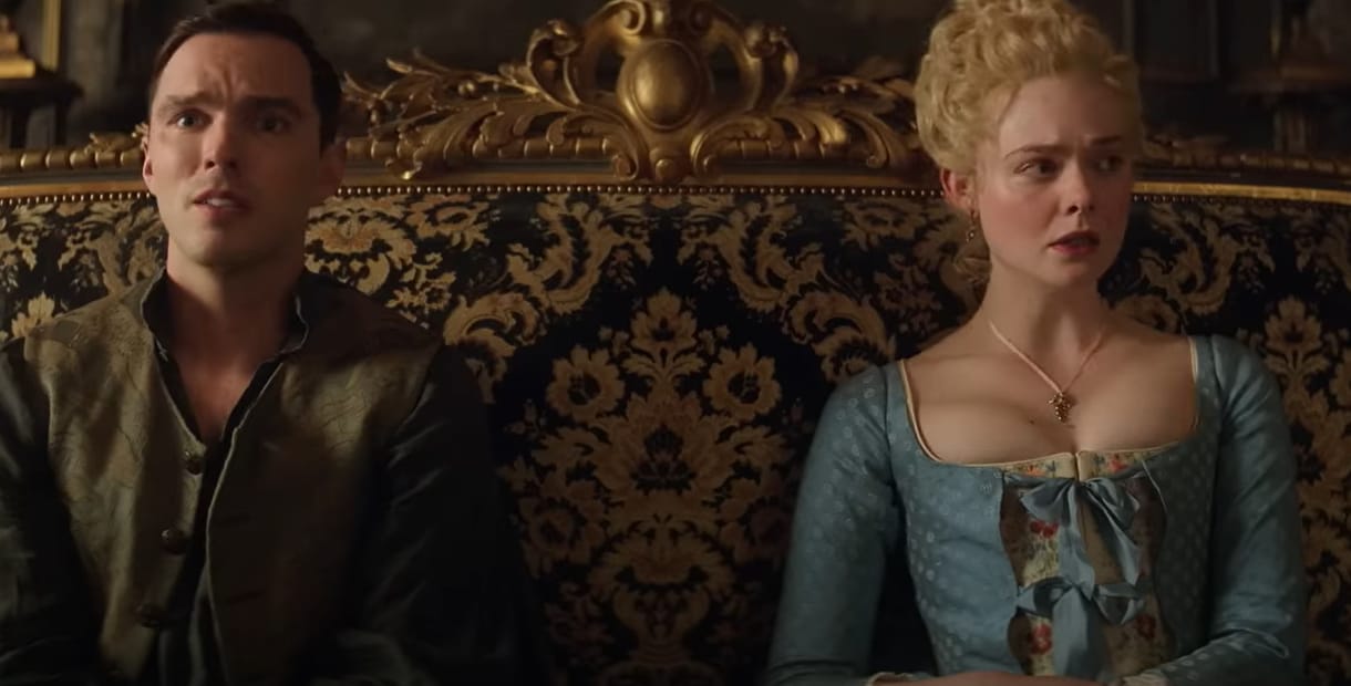 Elle Fanning teste átalakult a fűző miatt, amit Nagy Katalin cárnőként viselt