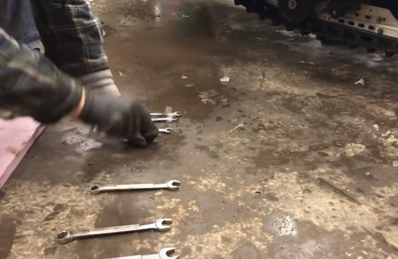 Profi előadás az autószerelő Jigle Bells – videó