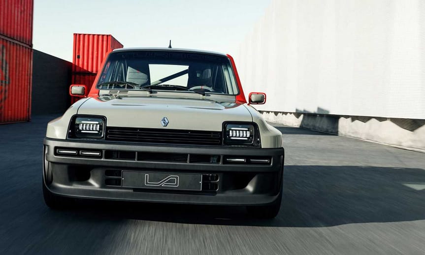 400 lóerős karbon-szörnyeteg: itt az új Renault 5 Turbo 3