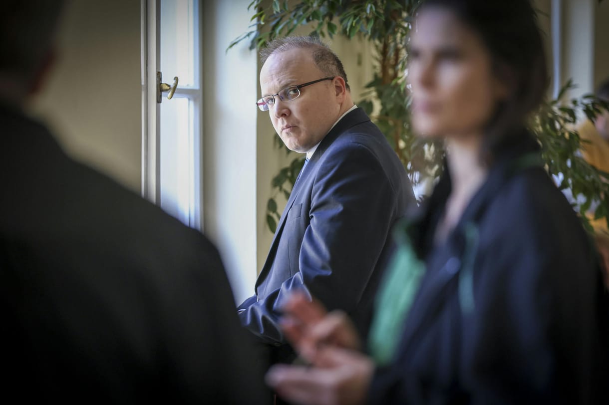 Miről tudott az agrárminiszter? Hadházy Ákos Svájcban keresi a milliárdos hűtlen kezelési ügy kulcsát