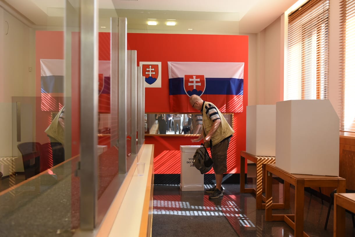 A személyijét is a borítékba helyezte egy férfi, még egy ideig biztosan várnia kell, mire visszakapja
