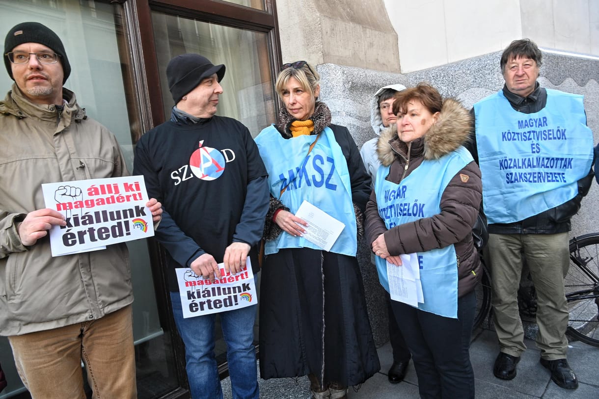 Így kíván éket verni a kormány a pedagógus szakszervezetek közé